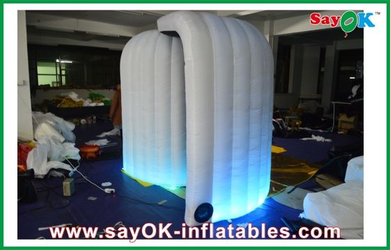 ตกแต่งงานปาร์ตี้พองพิธีแต่งงานในร่มบูธภาพถ่าย DIY สีขาวพร้อมโลโก้กล้อง