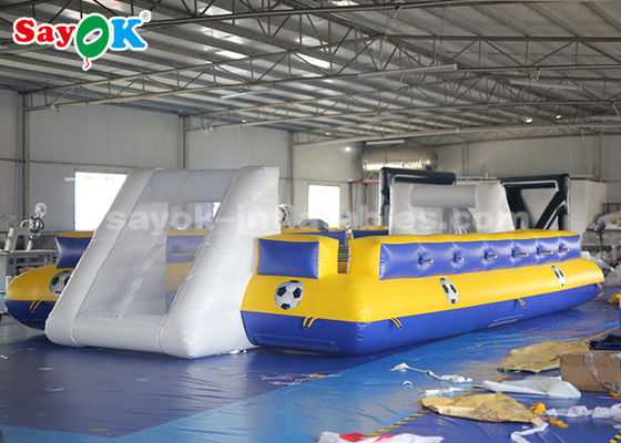 ยักษ์พองฟุตบอล 8 * 5m PVC Tarpaulin เกมกีฬาทำให้พองสนามฟุตบอลทำให้พอง